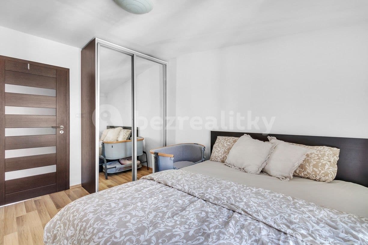 1 bedroom with open-plan kitchen flat to rent, 36 m², Pod Labuťkou, Prague, Prague 1 bedroom with open-plan kitchen flat to rent, 36 m², Pod Labuťkou, Prague, Prague