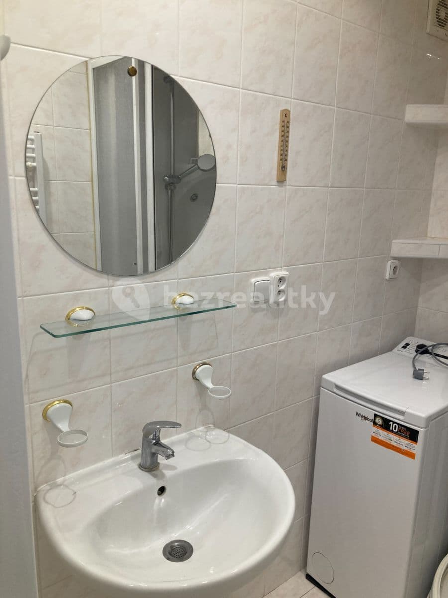 Studio flat to rent, 36 m², Ouholická, Prague, Prague Studio flat to rent, 36 m², Ouholická, Prague, Prague