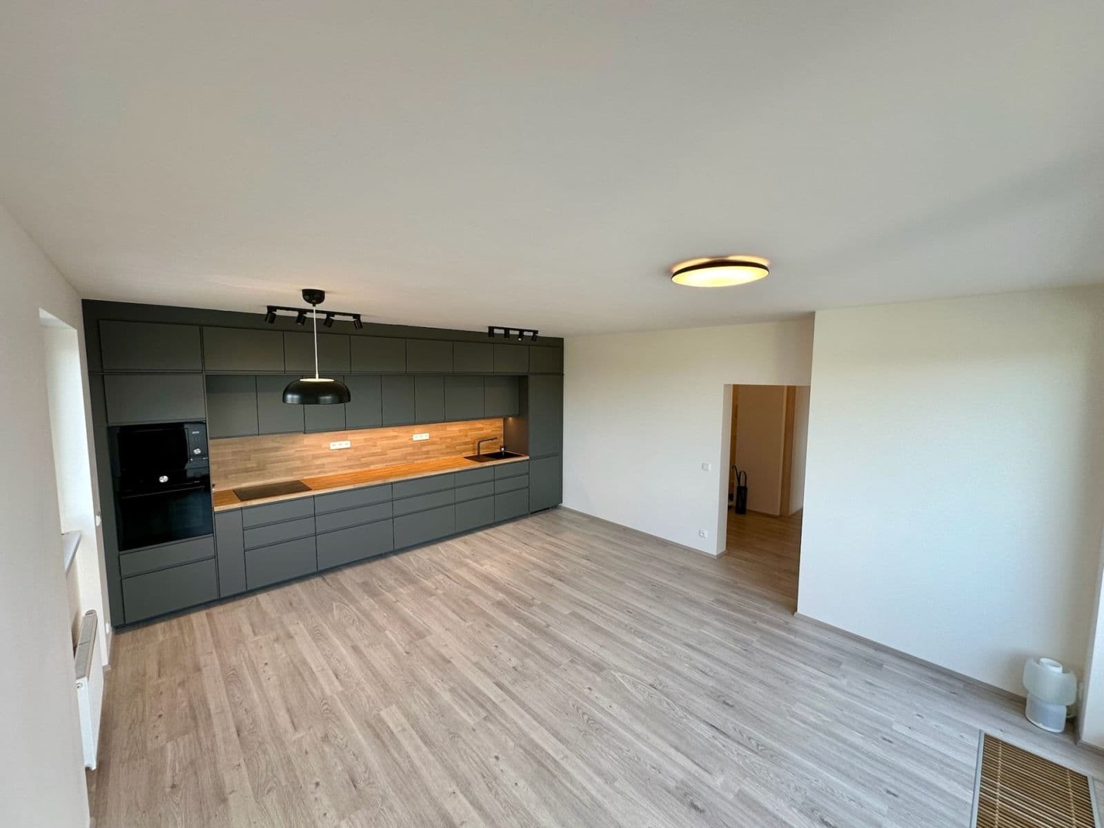 2 bedroom with open-plan kitchen flat to rent, 90 m², Oldřichovská, Prague, Prague 2 bedroom with open-plan kitchen flat to rent, 90 m², Oldřichovská, Prague, Prague