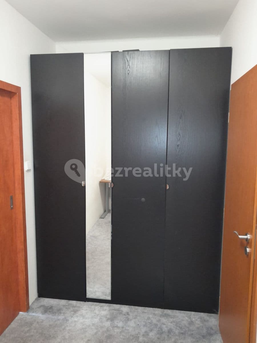 3 bedroom with open-plan kitchen flat to rent, 88 m², Osadní, Prague, Prague 3 bedroom with open-plan kitchen flat to rent, 88 m², Osadní, Prague, Prague