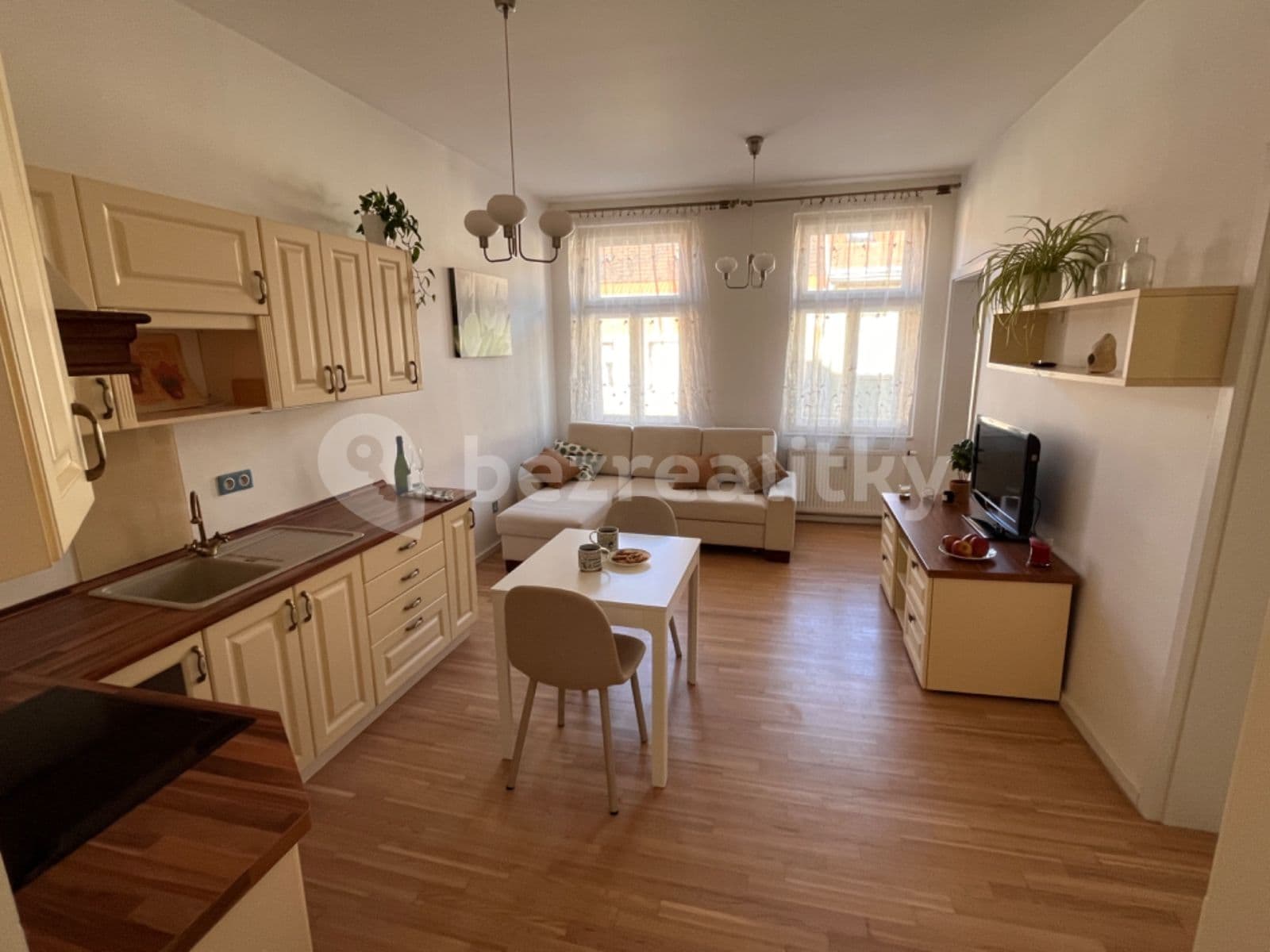 1 bedroom with open-plan kitchen flat to rent, 40 m², Bořivojova, Prague, Prague 1 bedroom with open-plan kitchen flat to rent, 40 m², Bořivojova, Prague, Prague