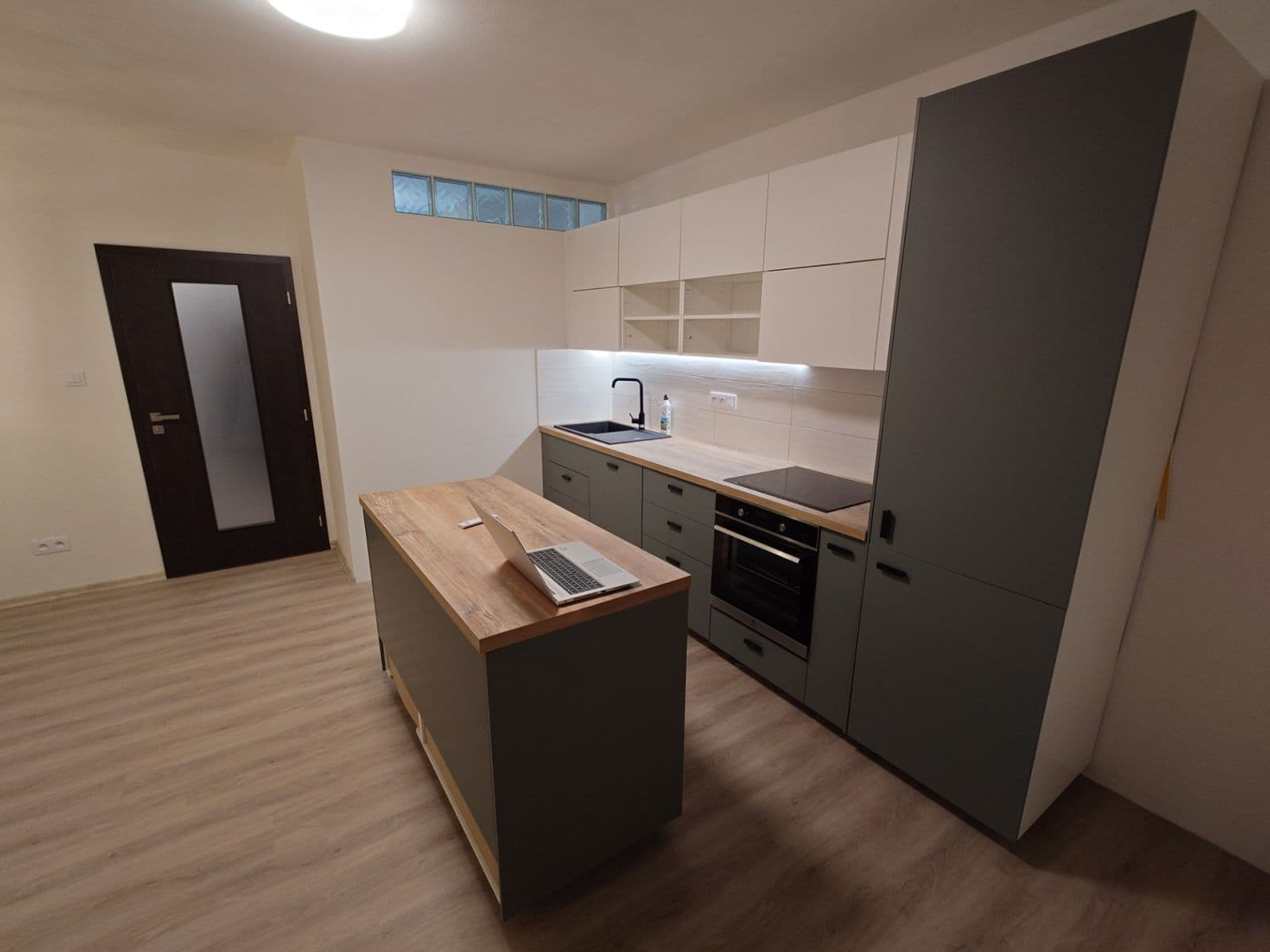 1 bedroom with open-plan kitchen flat to rent, 48 m², Jordana Jovkova, Prague, Prague 1 bedroom with open-plan kitchen flat to rent, 48 m², Jordana Jovkova, Prague, Prague
