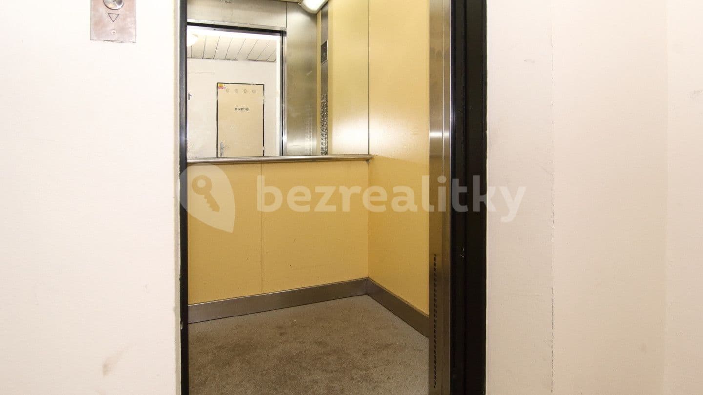 3 bedroom flat for sale, 71 m², Pod dálnicí, Prague, Prague
