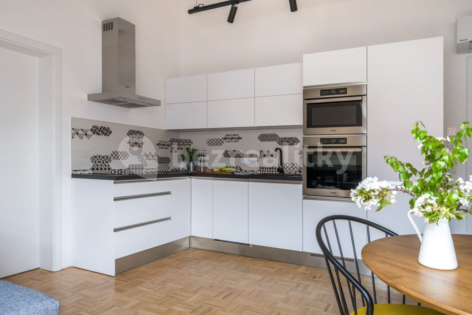 1 bedroom with open-plan kitchen flat to rent, 67 m², Na Spojce, Prague, Prague 1 bedroom with open-plan kitchen flat to rent, 67 m², Na Spojce, Prague, Prague