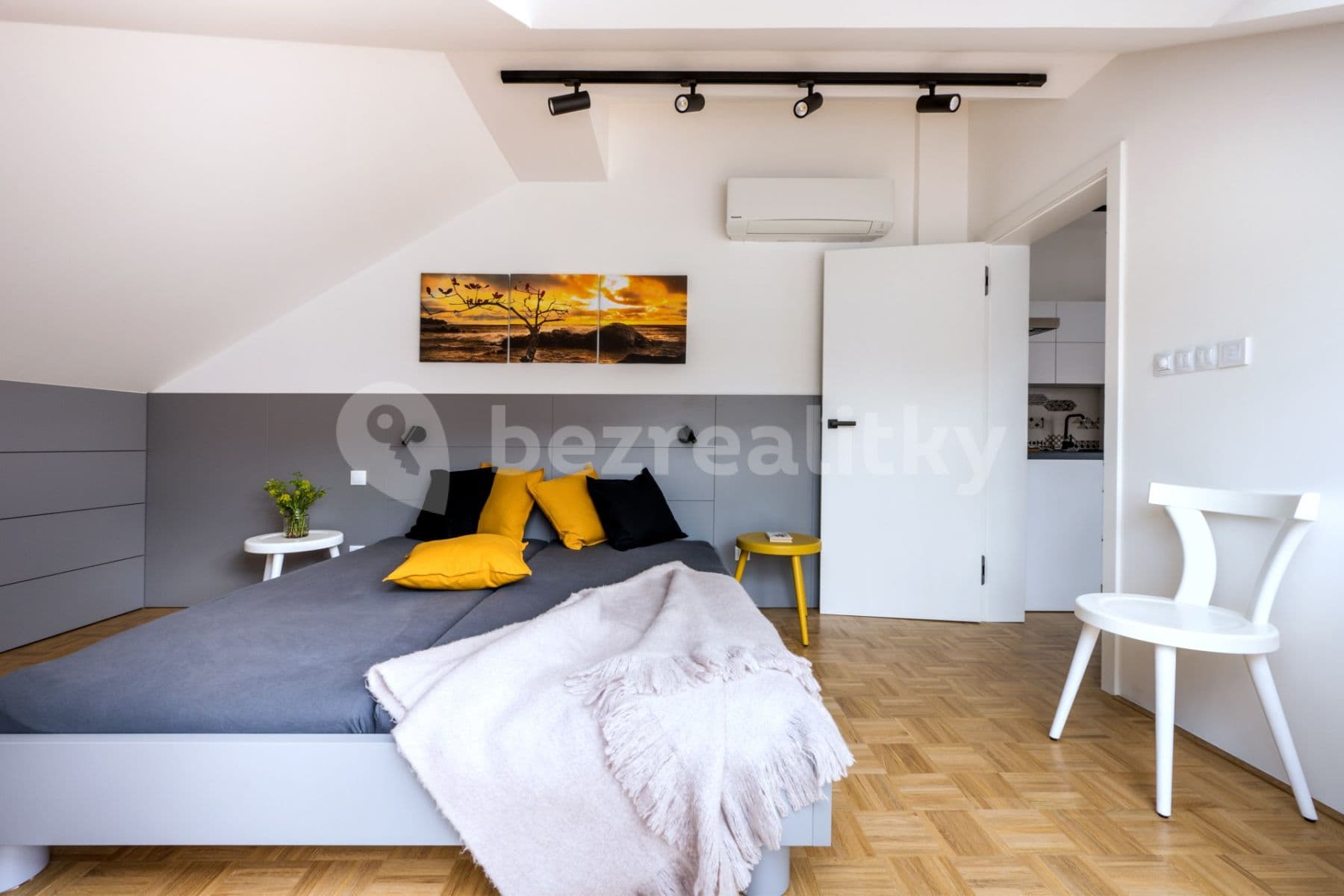 1 bedroom with open-plan kitchen flat to rent, 67 m², Na Spojce, Prague, Prague 1 bedroom with open-plan kitchen flat to rent, 67 m², Na Spojce, Prague, Prague