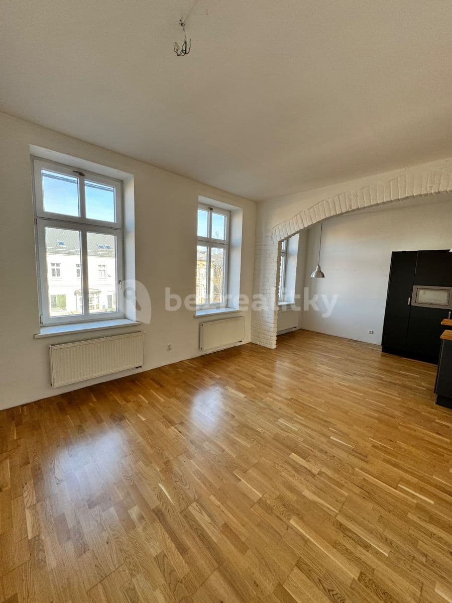 2 bedroom with open-plan kitchen flat to rent, 84 m², Revoluční, Krnov, Moravskoslezský Region 2 bedroom with open-plan kitchen flat to rent, 84 m², Revoluční, Krnov, Moravskoslezský Region