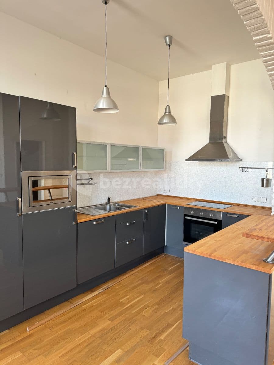2 bedroom with open-plan kitchen flat to rent, 84 m², Revoluční, Krnov, Moravskoslezský Region 2 bedroom with open-plan kitchen flat to rent, 84 m², Revoluční, Krnov, Moravskoslezský Region