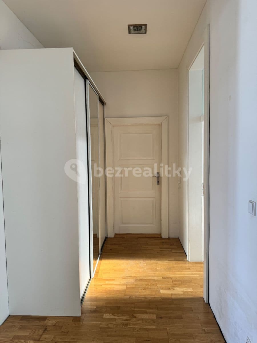 2 bedroom with open-plan kitchen flat to rent, 84 m², Revoluční, Krnov, Moravskoslezský Region 2 bedroom with open-plan kitchen flat to rent, 84 m², Revoluční, Krnov, Moravskoslezský Region