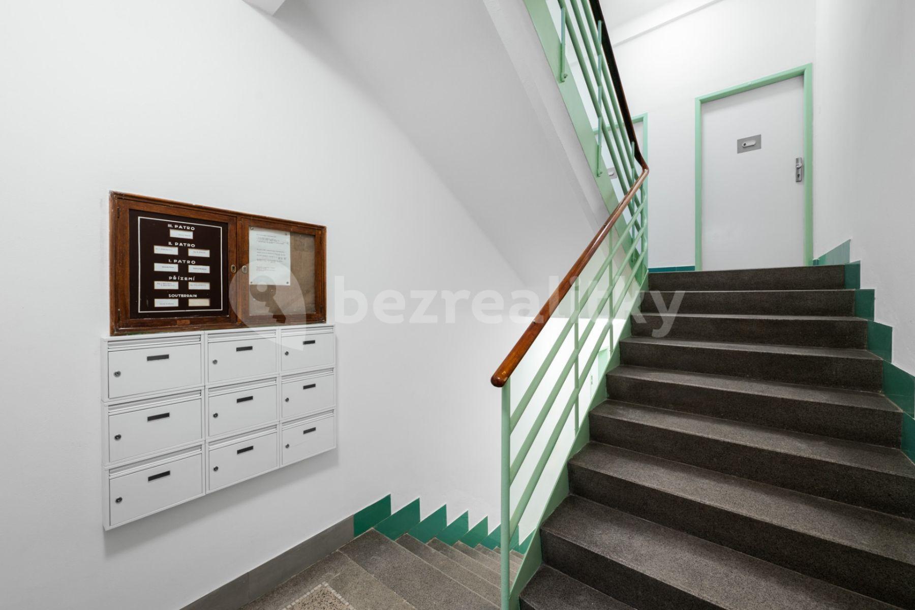 2 bedroom flat for sale, 57 m², Družstevní ochoz, Prague, Prague