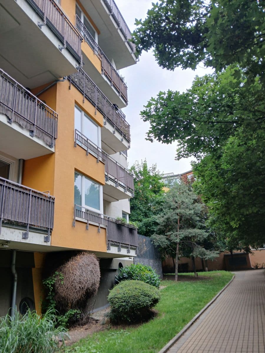 2 bedroom with open-plan kitchen flat to rent, 80 m², Kabešova, Prague, Prague 2 bedroom with open-plan kitchen flat to rent, 80 m², Kabešova, Prague, Prague