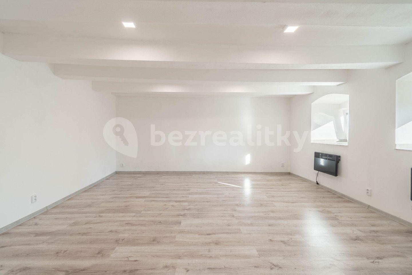 1 bedroom with open-plan kitchen flat for sale, 53 m², Náměstí 9. května, Klobuky, Středočeský Region