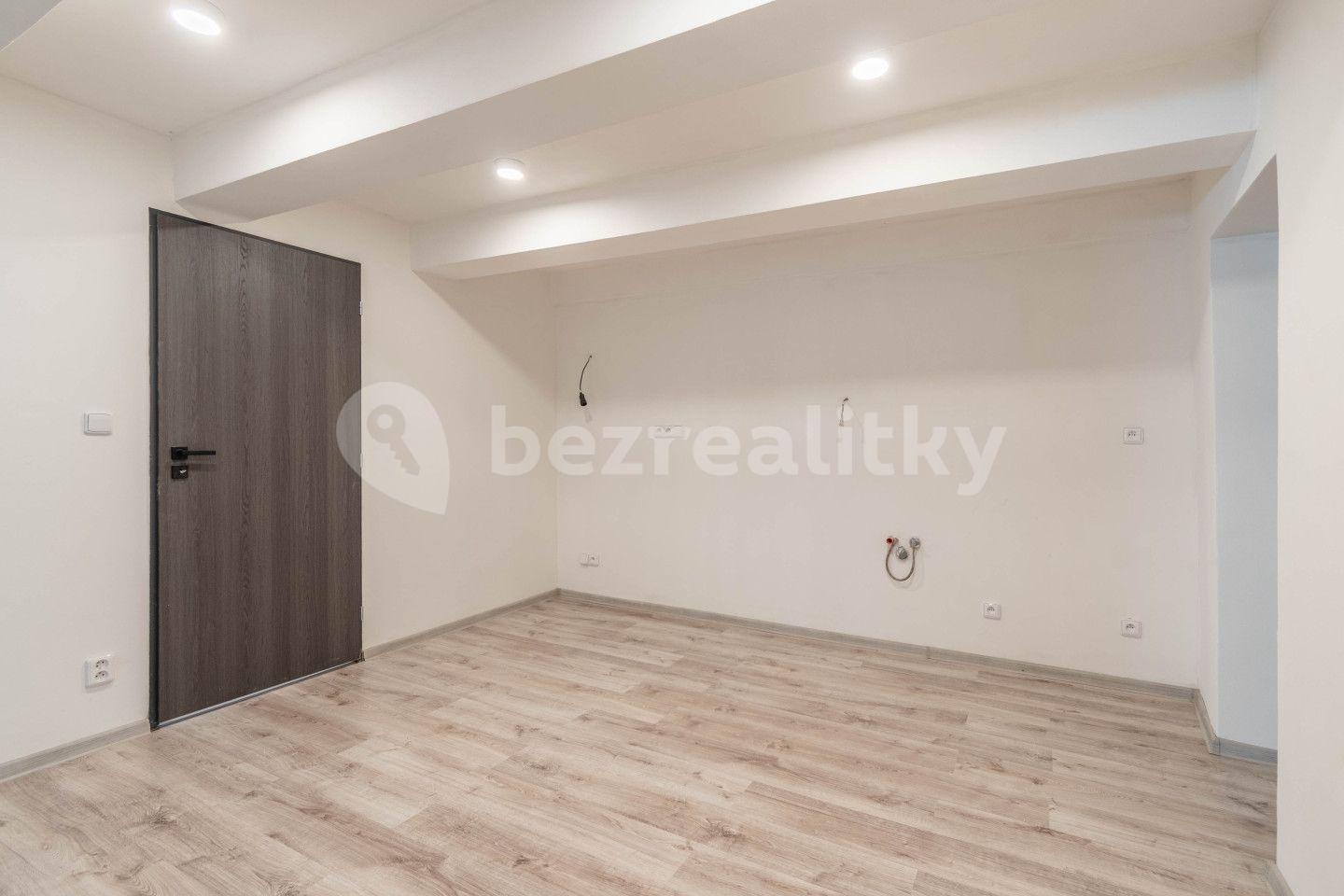 1 bedroom with open-plan kitchen flat for sale, 53 m², Náměstí 9. května, Klobuky, Středočeský Region