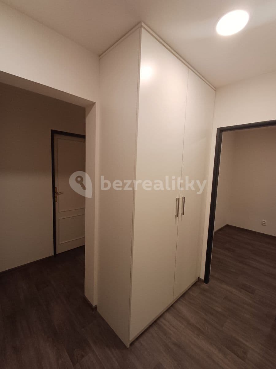 2 bedroom with open-plan kitchen flat for sale, 64 m², Famfulíkova, Prague, Prague