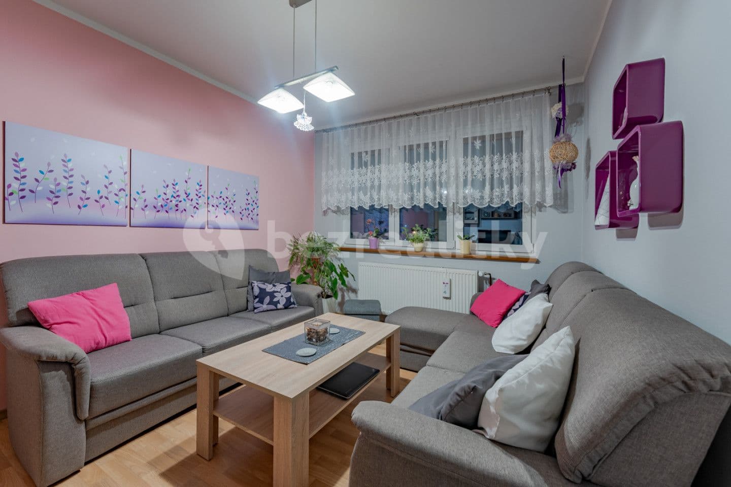 4 bedroom flat for sale, 82 m², Střelná, Zlínský Region