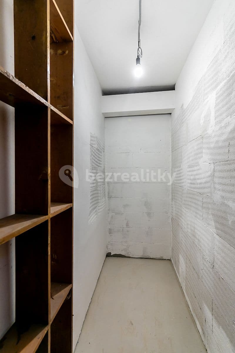 Studio flat for sale, 38 m², Spálený Mlýn, Líšnice, Středočeský Region