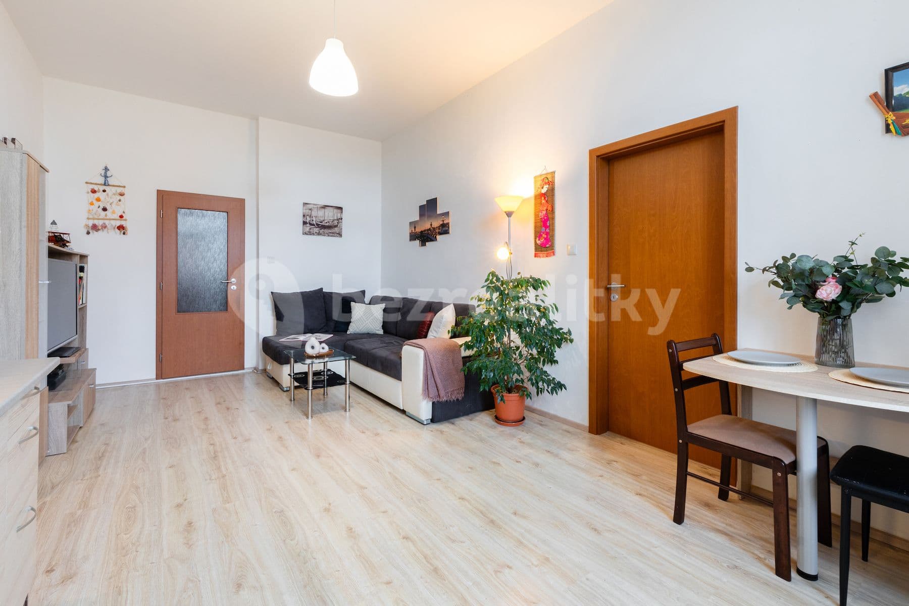1 bedroom with open-plan kitchen flat for sale, 48 m², V Cihelně, Červené Pečky, Středočeský Region