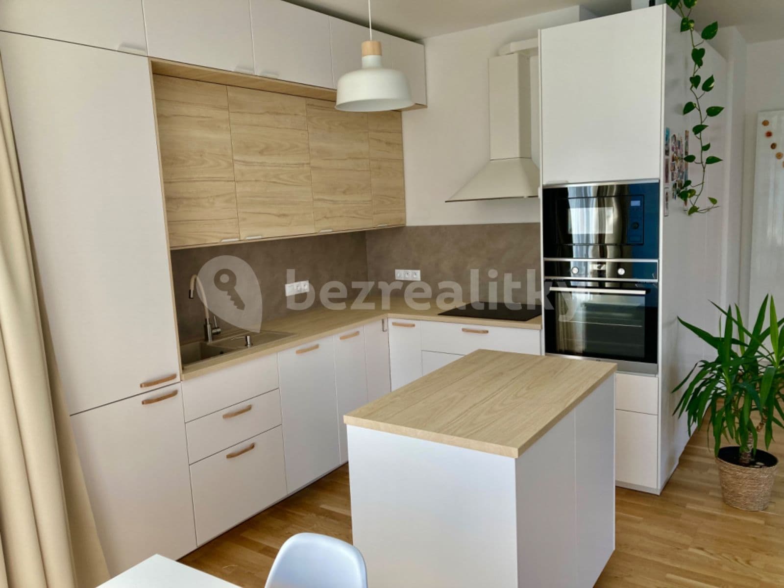 2 bedroom with open-plan kitchen flat to rent, 90 m², Michelská, Prague, Prague 2 bedroom with open-plan kitchen flat to rent, 90 m², Michelská, Prague, Prague