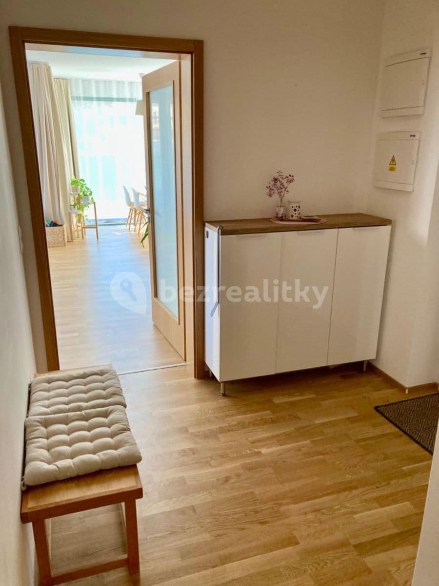 2 bedroom with open-plan kitchen flat to rent, 90 m², Michelská, Prague, Prague 2 bedroom with open-plan kitchen flat to rent, 90 m², Michelská, Prague, Prague