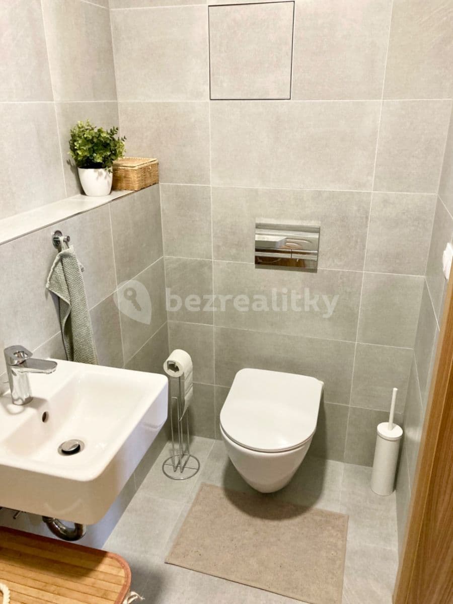 2 bedroom with open-plan kitchen flat to rent, 90 m², Michelská, Prague, Prague 2 bedroom with open-plan kitchen flat to rent, 90 m², Michelská, Prague, Prague