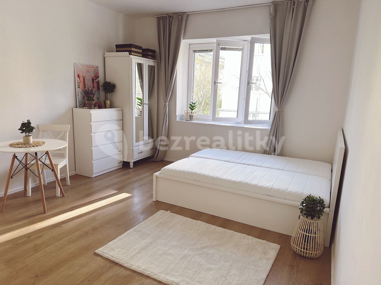 Studio flat to rent, 30 m², Biskupcova, Prague, Prague Studio flat to rent, 30 m², Biskupcova, Prague, Prague