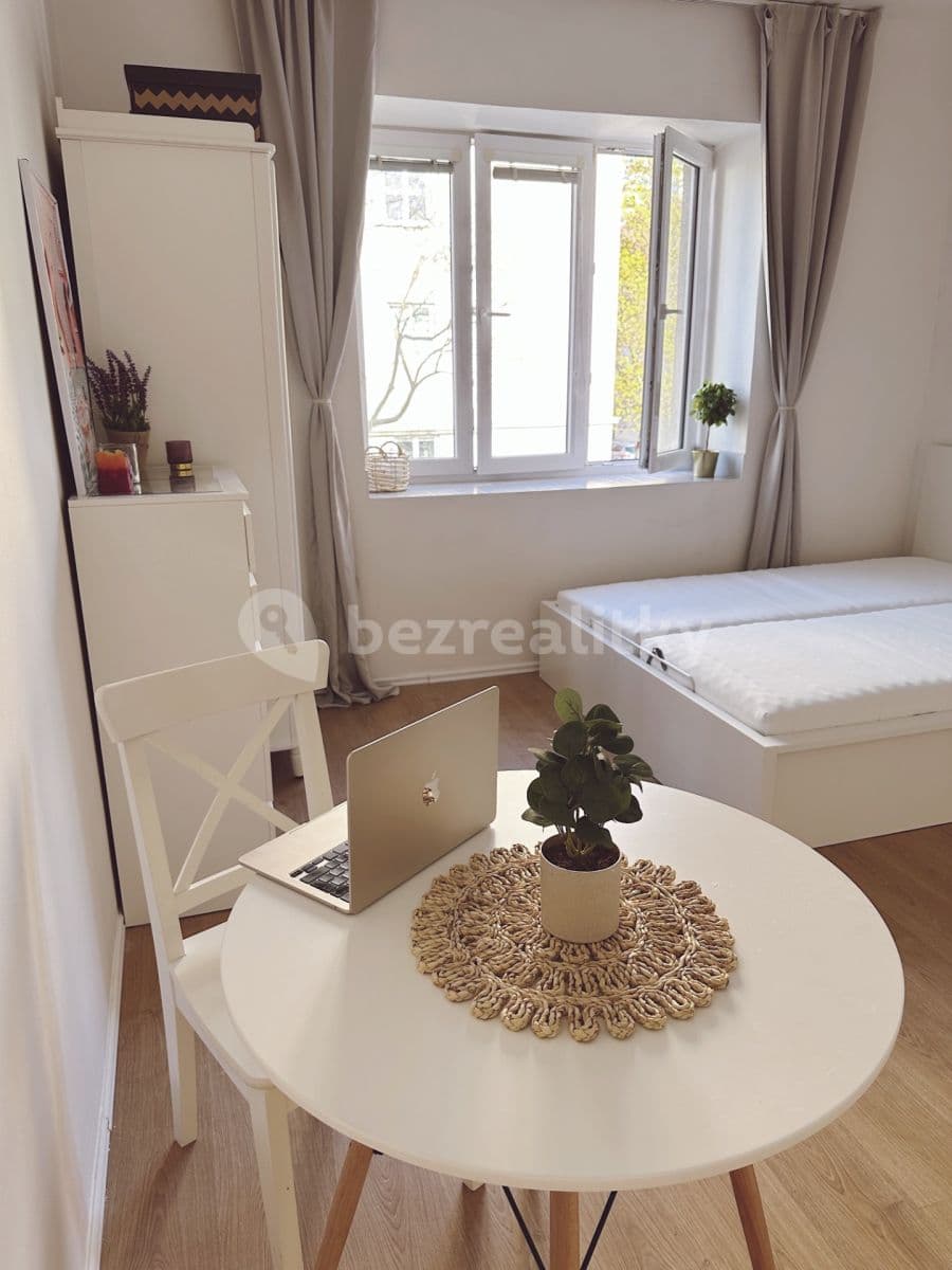 Studio flat to rent, 30 m², Biskupcova, Prague, Prague Studio flat to rent, 30 m², Biskupcova, Prague, Prague