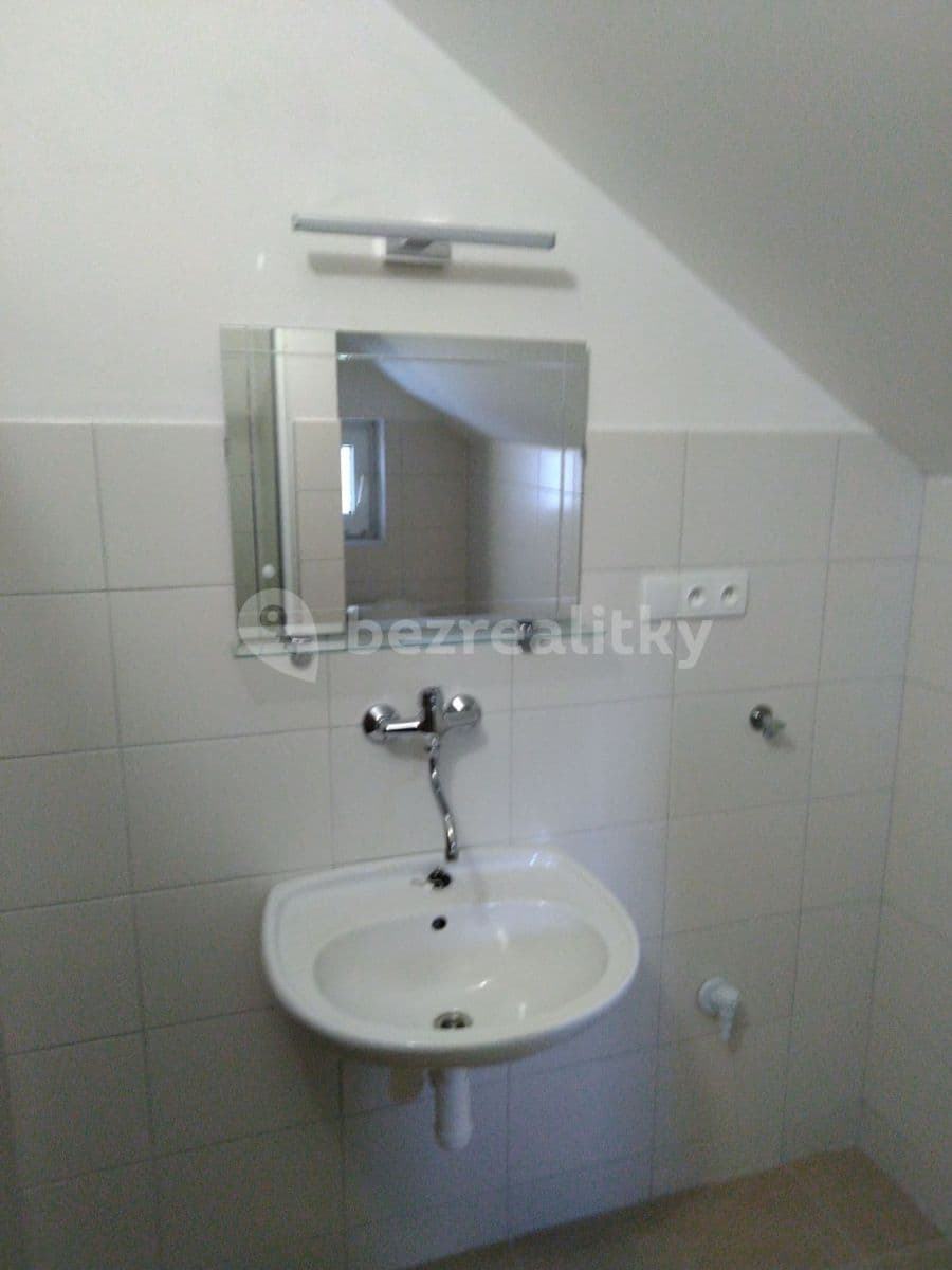 Studio flat to rent, 22 m², Litovická, Hostivice, Středočeský Region Studio flat to rent, 22 m², Litovická, Hostivice, Středočeský Region