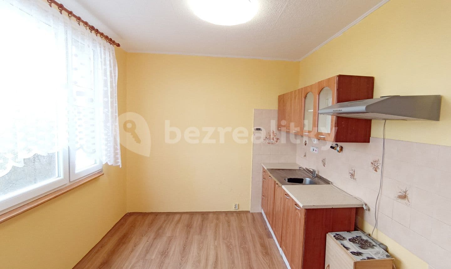 1 bedroom flat for sale, 35 m², Karla Čapka, Krupka, Ústecký Region