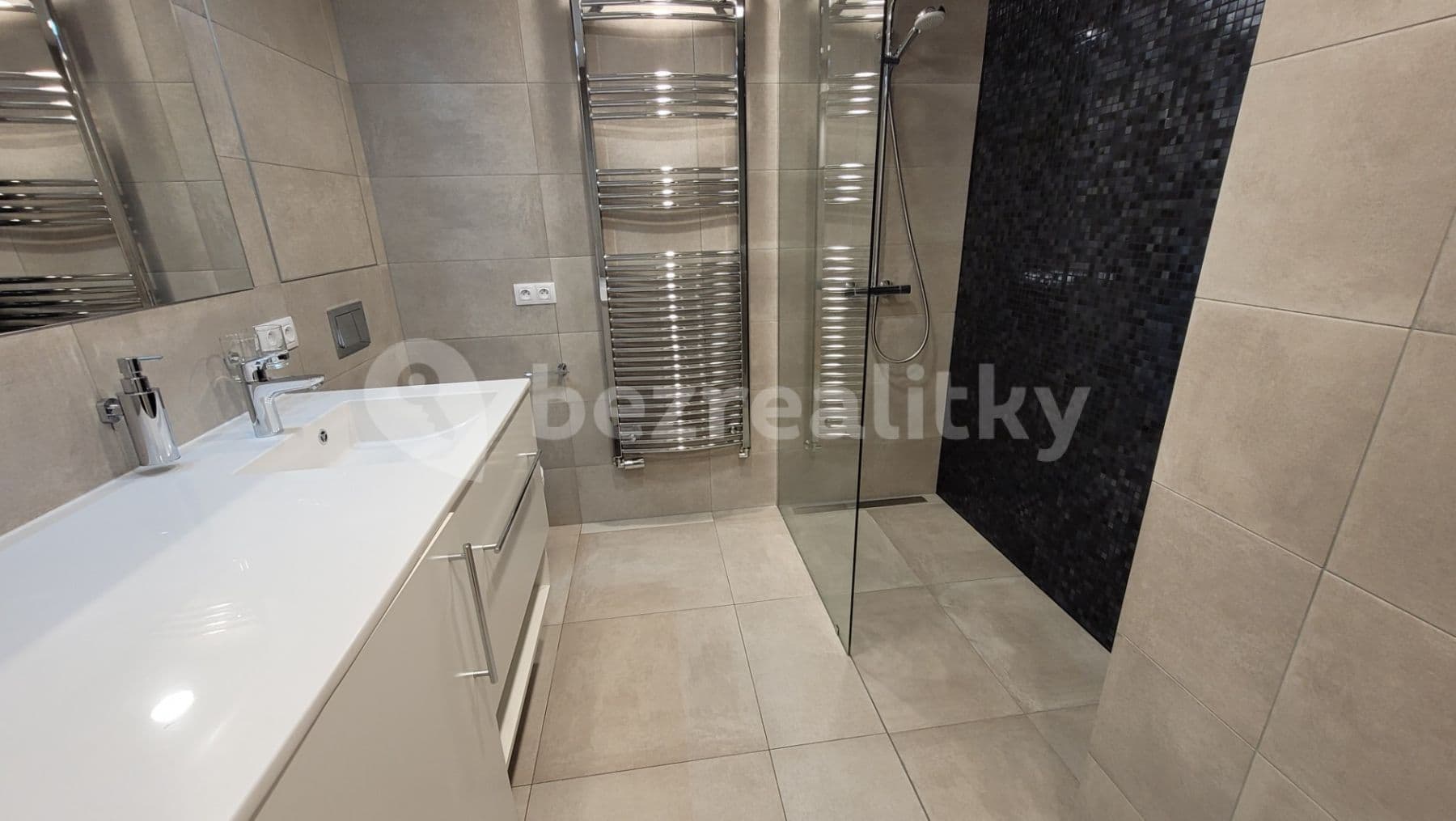 Studio flat to rent, 31 m², Mukařovského, Prague, Prague Studio flat to rent, 31 m², Mukařovského, Prague, Prague