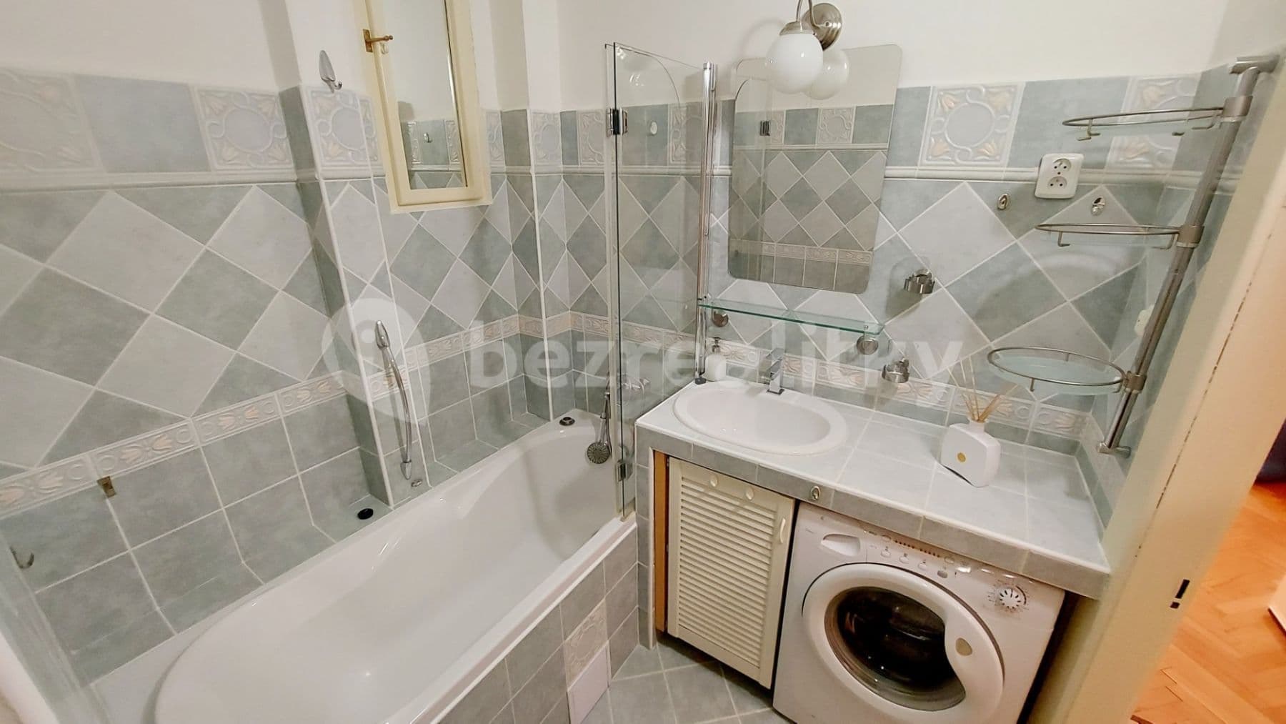 2 bedroom with open-plan kitchen flat to rent, 72 m², Táborská, Prague, Prague 2 bedroom with open-plan kitchen flat to rent, 72 m², Táborská, Prague, Prague