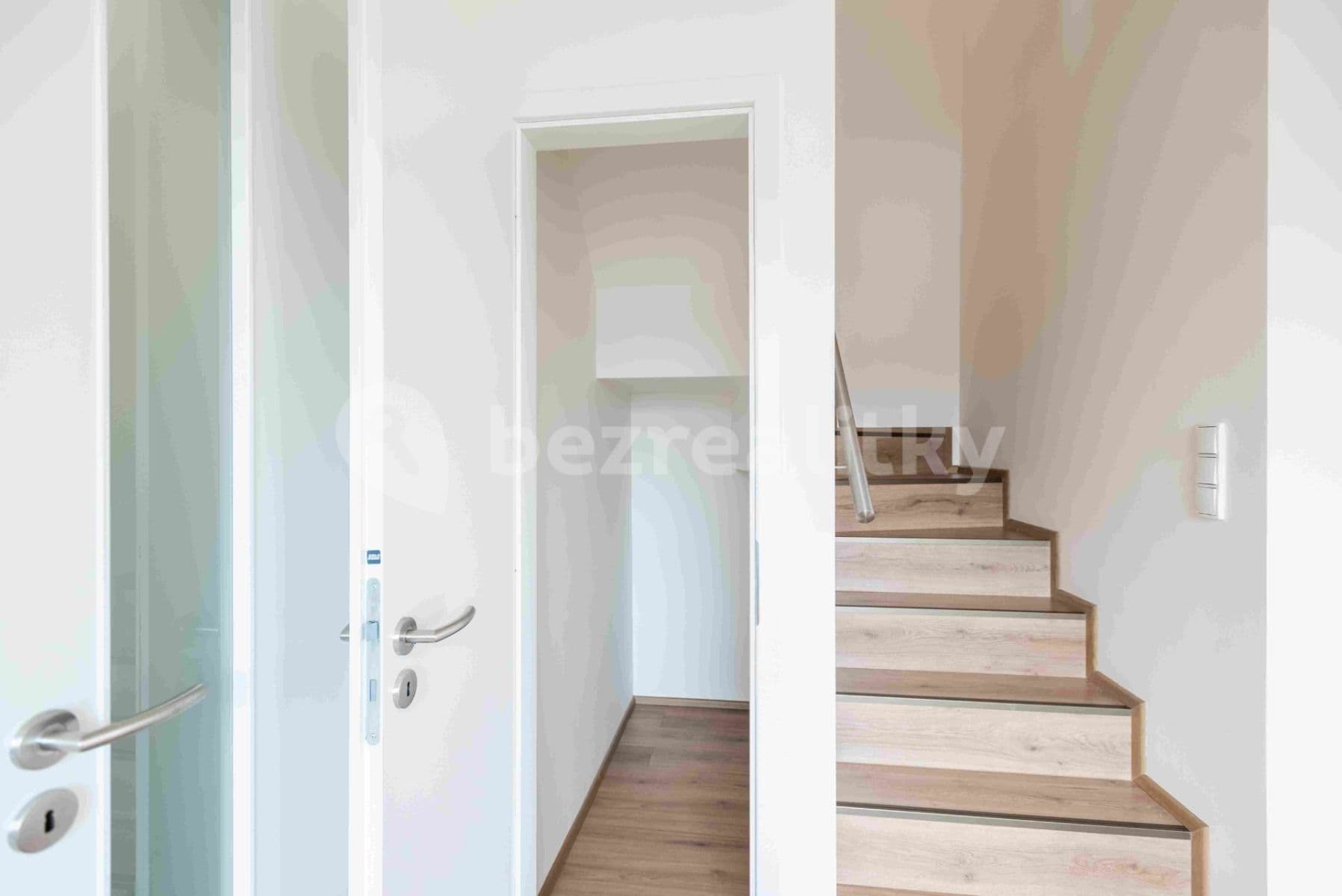 house to rent, 89 m², Úhonice, Středočeský Region