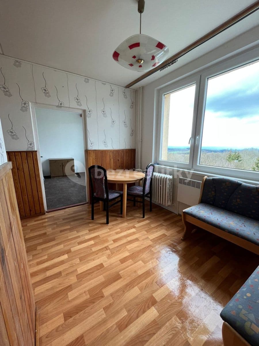4 bedroom flat for sale, 87 m², Rovná, Karlovarský Region