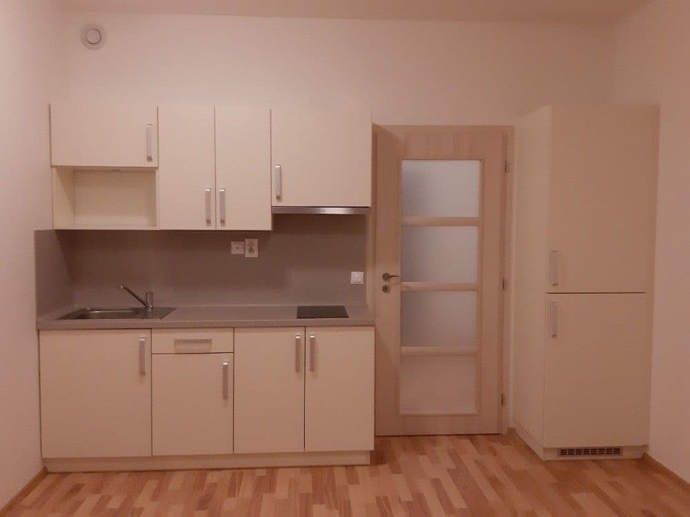 Studio flat to rent, 33 m², Freyova, Prague, Prague Studio flat to rent, 33 m², Freyova, Prague, Prague