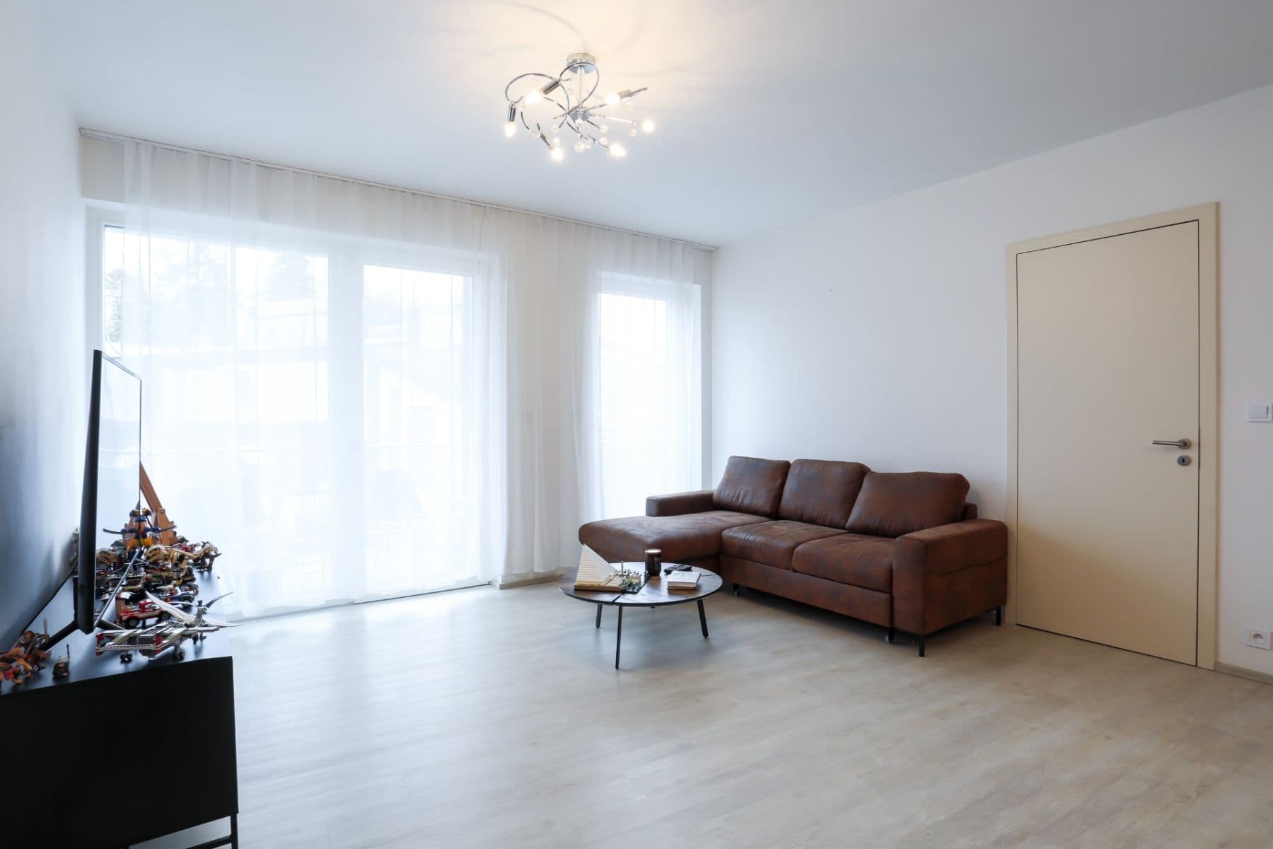 2 bedroom with open-plan kitchen flat to rent, 88 m², Hlavní, Průhonice, Středočeský Region 2 bedroom with open-plan kitchen flat to rent, 88 m², Hlavní, Průhonice, Středočeský Region