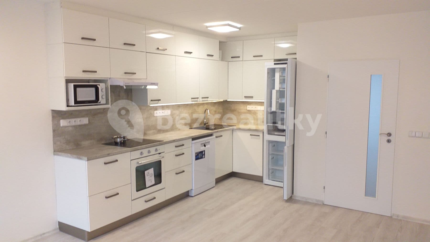 2 bedroom with open-plan kitchen flat to rent, 77 m², Generála Janouška, Prague, Prague 2 bedroom with open-plan kitchen flat to rent, 77 m², Generála Janouška, Prague, Prague
