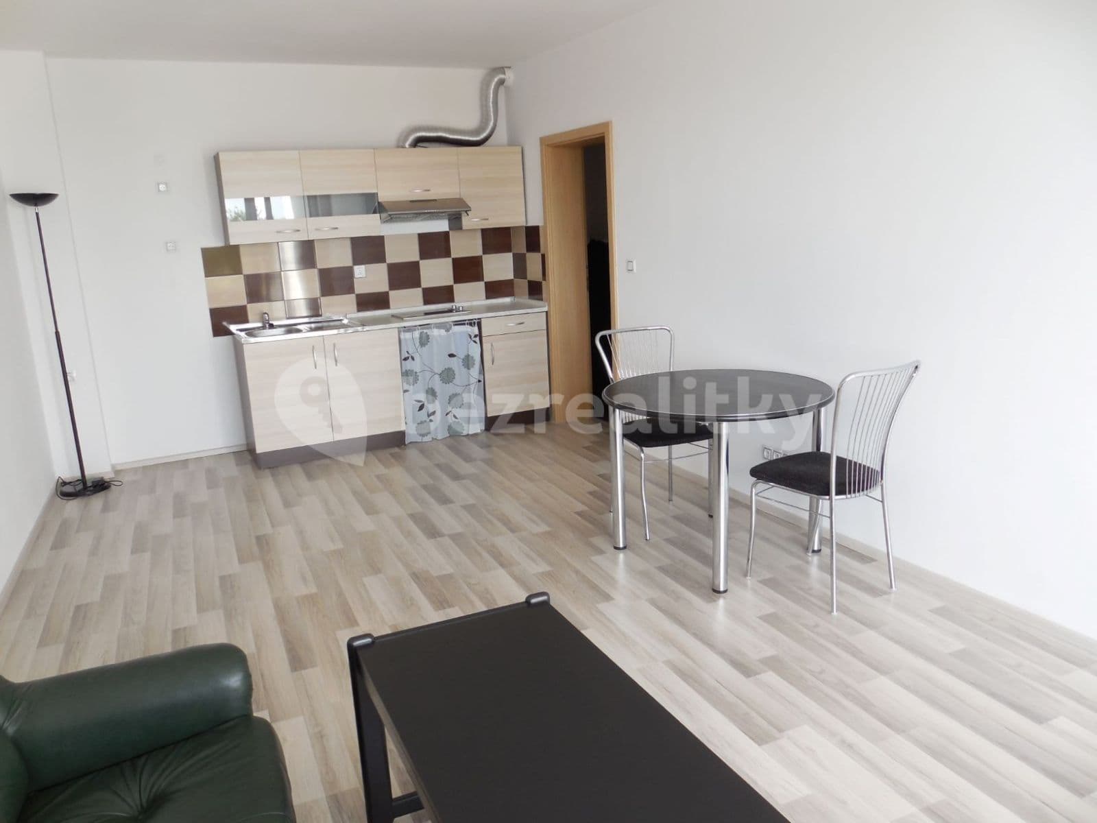 Studio flat to rent, 40 m², Jabloňová, Moravany, Jihomoravský Region