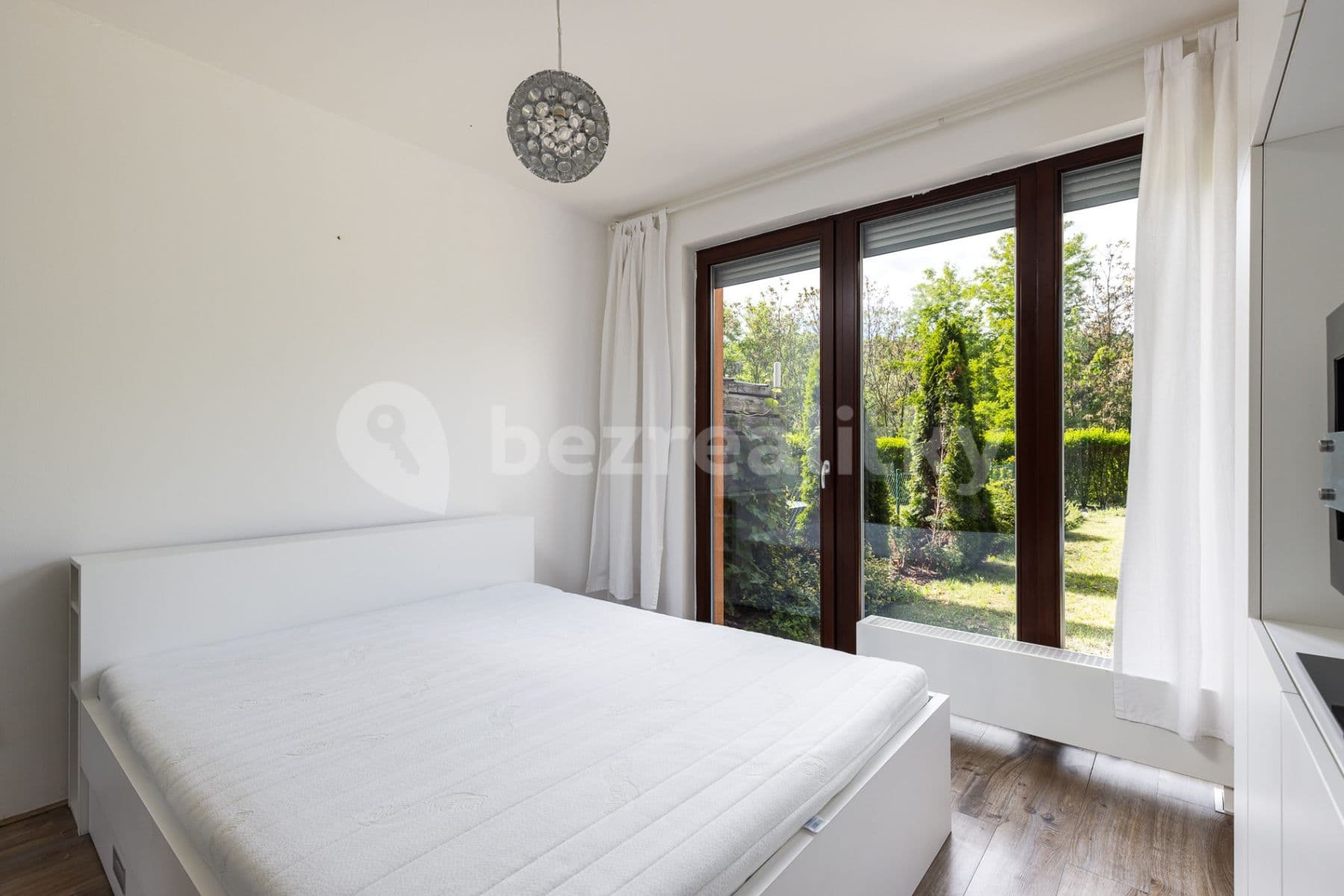 1 bedroom with open-plan kitchen flat to rent, 48 m², Nademlejnská, Prague, Prague 1 bedroom with open-plan kitchen flat to rent, 48 m², Nademlejnská, Prague, Prague