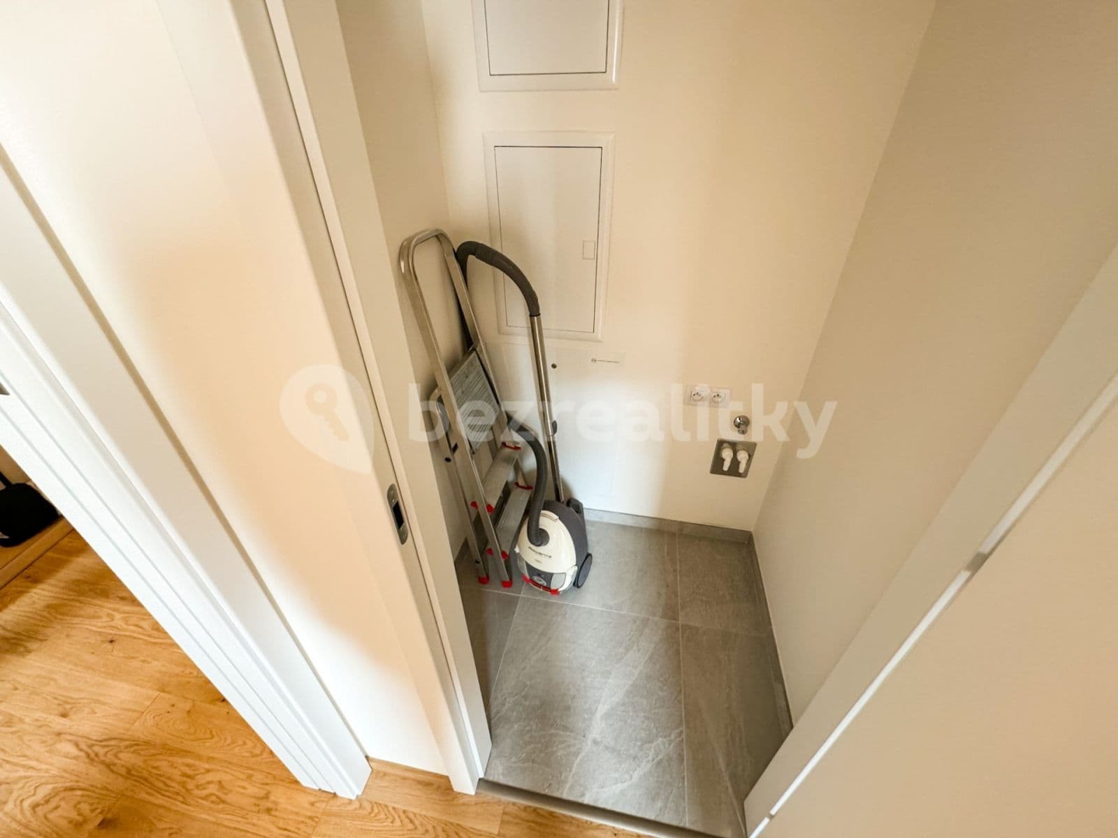 1 bedroom with open-plan kitchen flat to rent, 54 m², Jankovcova, Prague, Prague 1 bedroom with open-plan kitchen flat to rent, 54 m², Jankovcova, Prague, Prague