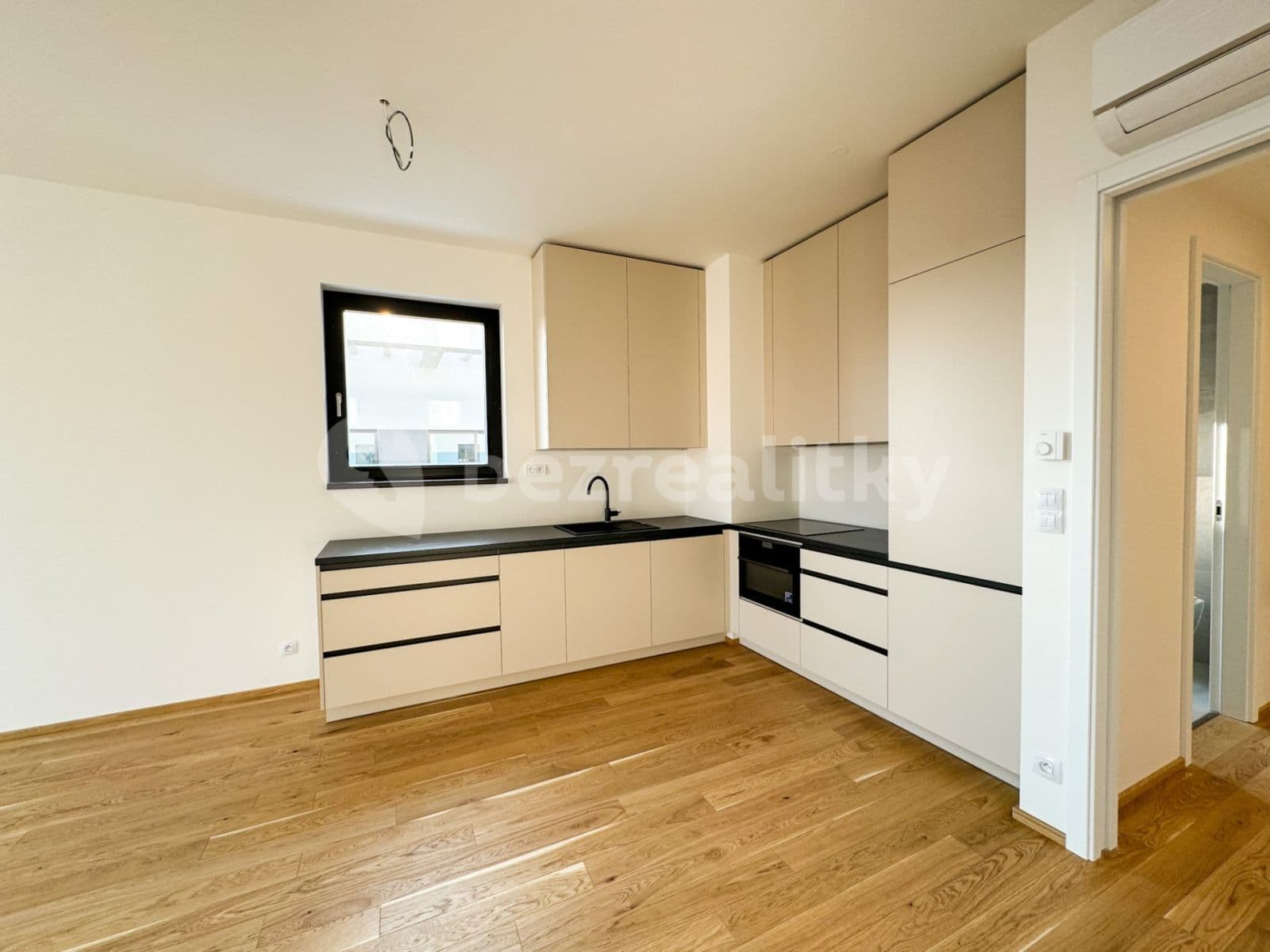 1 bedroom with open-plan kitchen flat to rent, 54 m², Jankovcova, Prague, Prague 1 bedroom with open-plan kitchen flat to rent, 54 m², Jankovcova, Prague, Prague