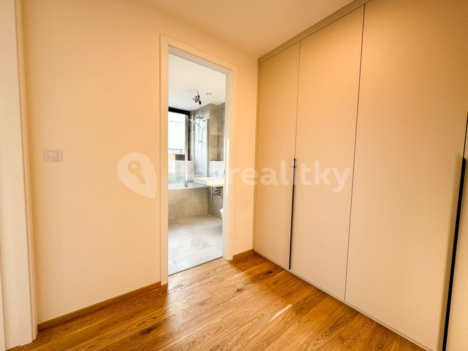 1 bedroom with open-plan kitchen flat to rent, 54 m², Jankovcova, Prague, Prague 1 bedroom with open-plan kitchen flat to rent, 54 m², Jankovcova, Prague, Prague