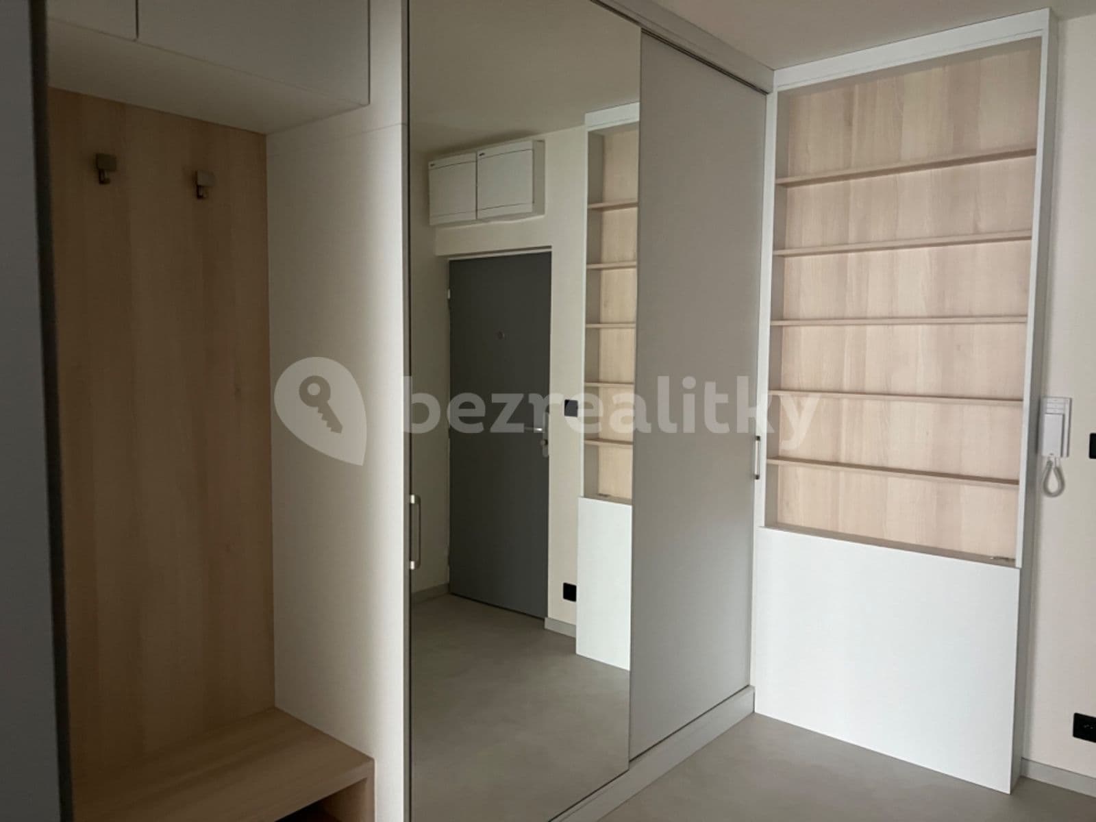 1 bedroom with open-plan kitchen flat to rent, 69 m², Klíčovská, Prague, Prague