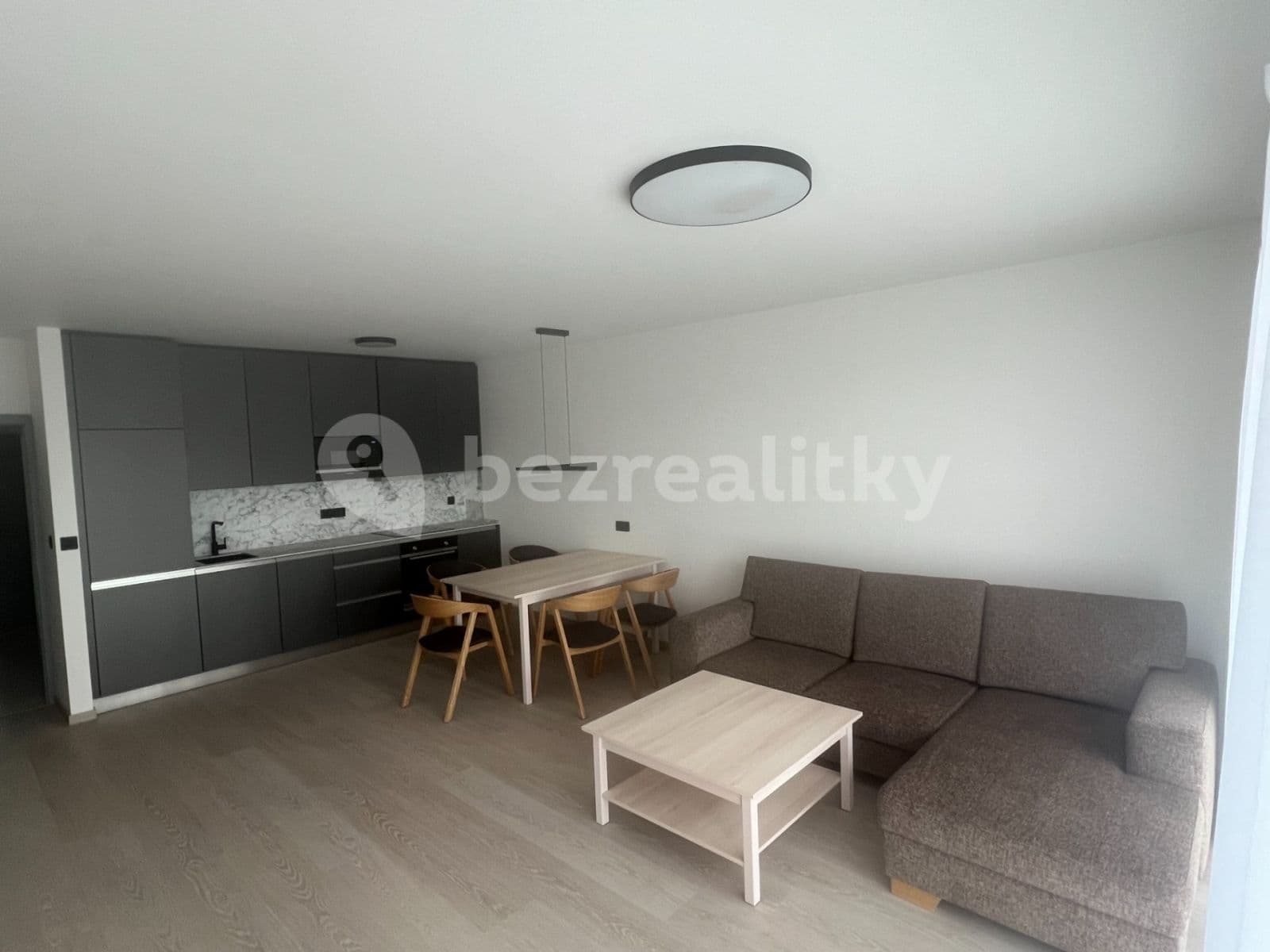 1 bedroom with open-plan kitchen flat to rent, 69 m², Klíčovská, Prague, Prague