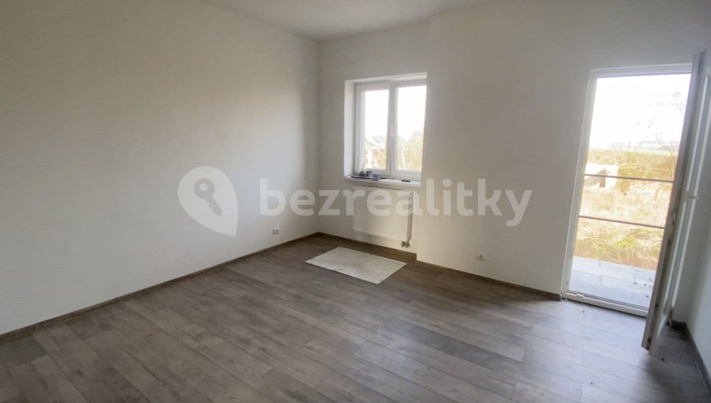 4 bedroom with open-plan kitchen flat for sale, 132 m², Řánkova, Stehelčeves, Středočeský Region