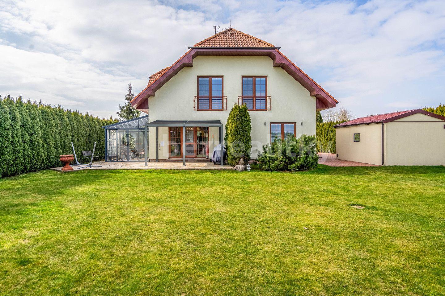 house for sale, 230 m², Okružní, Křenice, Středočeský Region