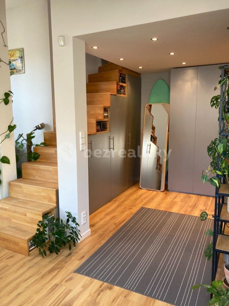 1 bedroom with open-plan kitchen flat for sale, 55 m², Roháčova, Prague, Prague