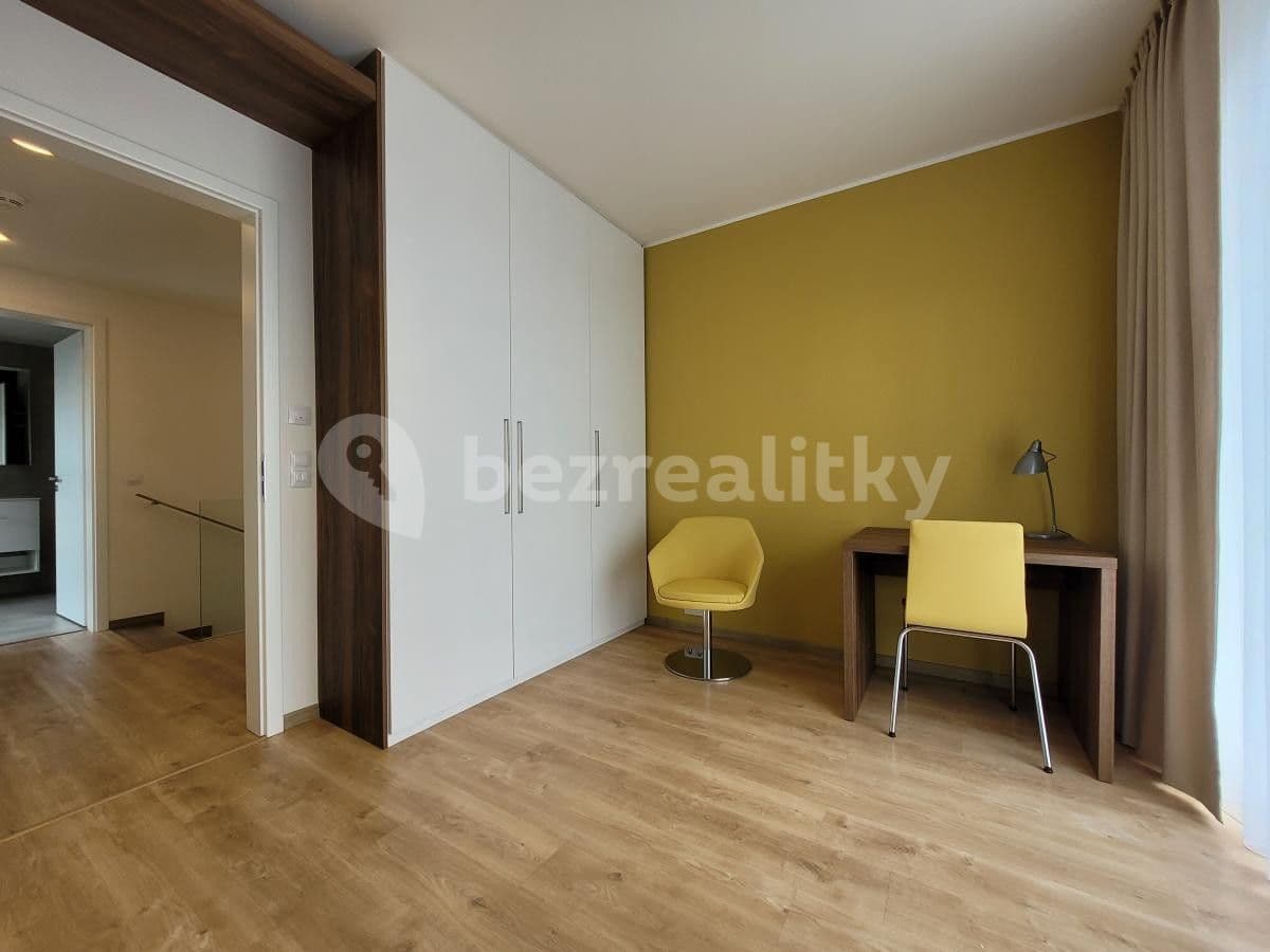 2 bedroom with open-plan kitchen flat to rent, 119 m², Mukařovského, Prague, Prague
