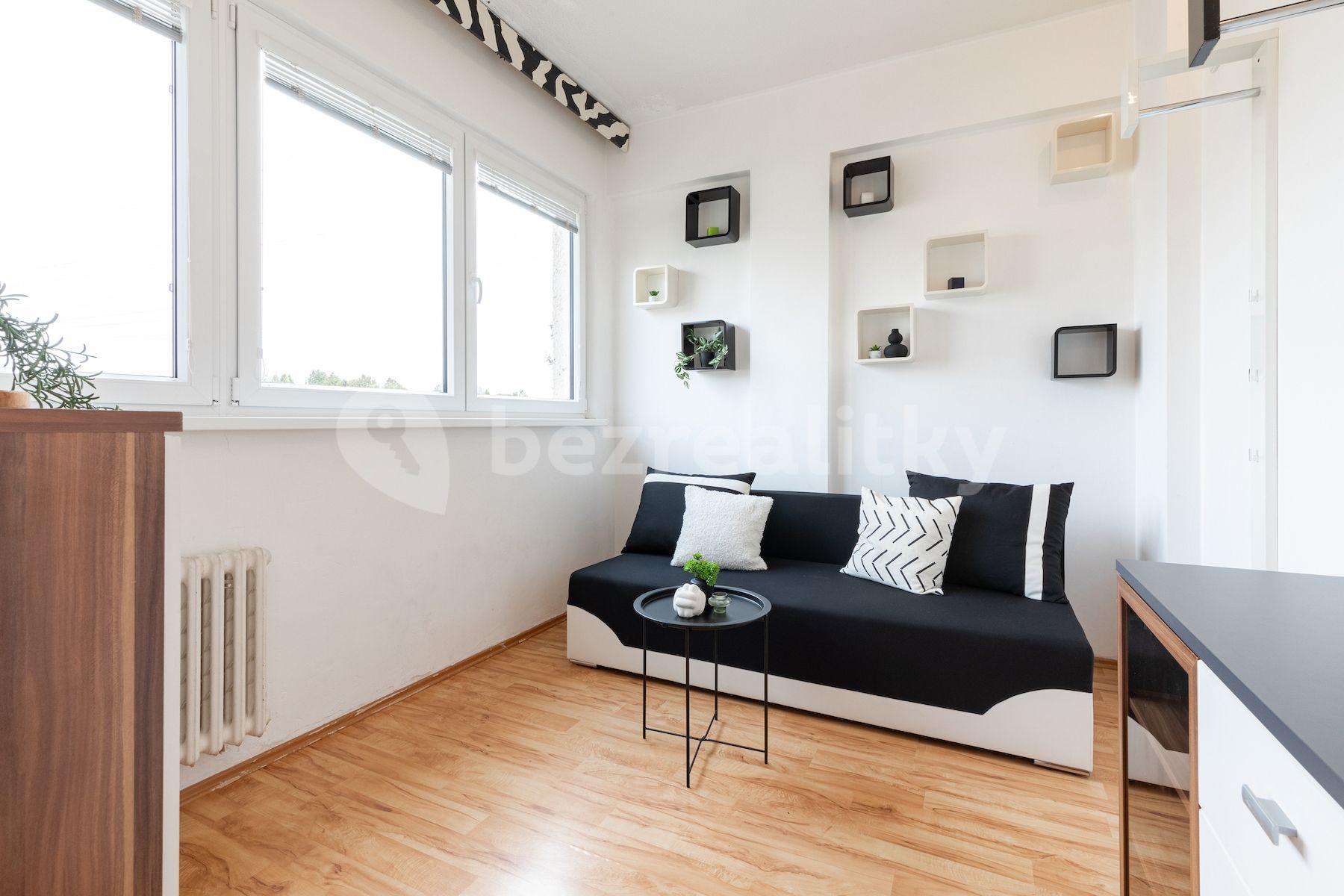 1 bedroom with open-plan kitchen flat for sale, 30 m², Na Okruhu, Prague, Prague