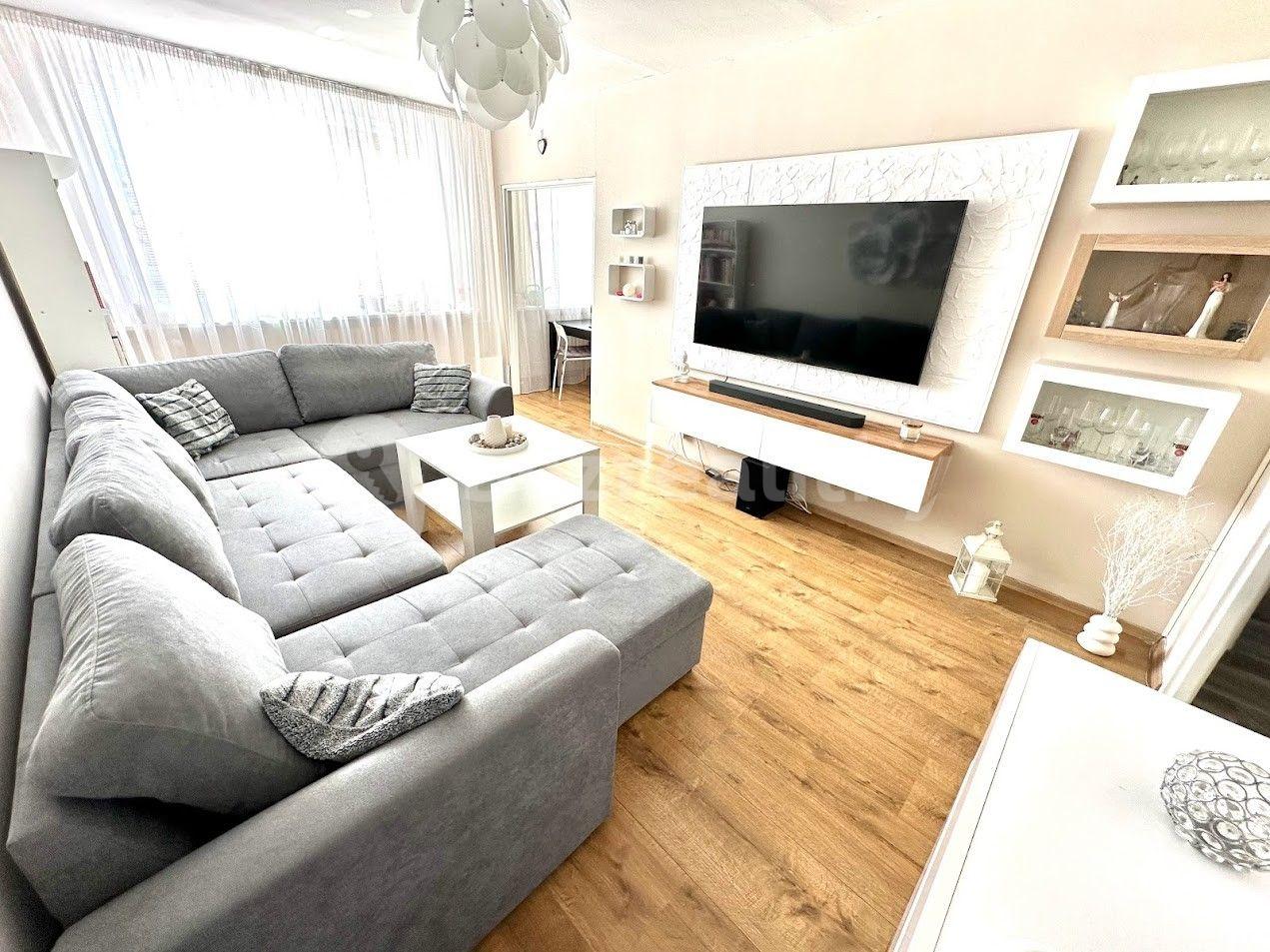 3 bedroom flat for sale, 65 m², Litevská, Kladno, Středočeský Region