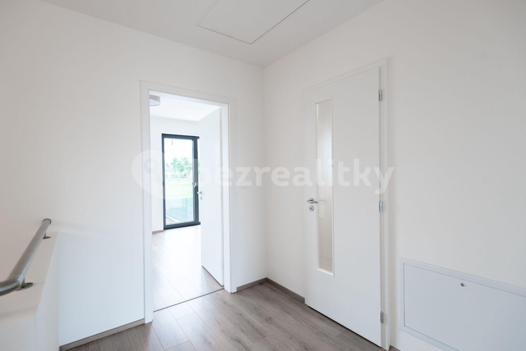 3 bedroom with open-plan kitchen flat for sale, 106 m², Mořina, Středočeský Region