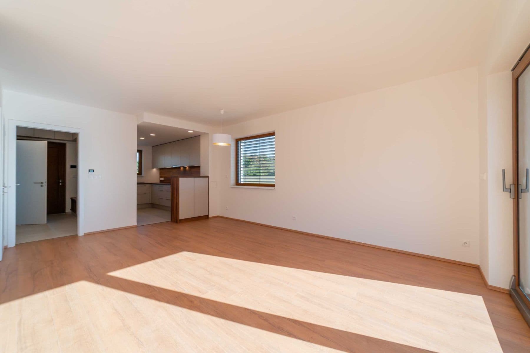 3 bedroom with open-plan kitchen flat for sale, 106 m², Mořina, Středočeský Region 3 bedroom with open-plan kitchen flat for sale, 106 m², Mořina, Středočeský Region