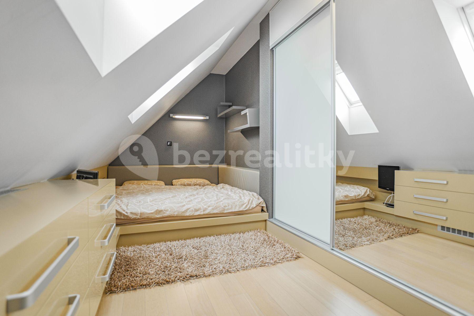 3 bedroom with open-plan kitchen flat for sale, 142 m², Farského, Prague, Prague